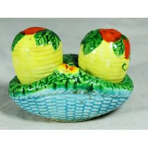 Salt & pepper set- strawberry`s